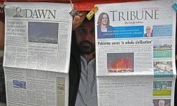 Etal de journaux à Istalamabad, le 8 avril 2026