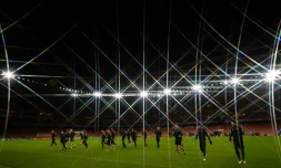 Les joueurs du PSG s'entraînent à l'Emirates Stadium, le 22 novembre 2016, à la veille d'y affronter Arsenal en Ligue des champions
