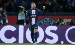 Kylian Mbappé après avoir marqué contre Lens au Parc des Princes à Paris le 23 avril 2023 
