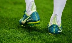 Les crampons de la superstar Neymar pendant le match du PSG contre Lyon en Ligue 1 le 17 septembre 2017 au Parc des Princes à Paris 