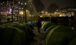 Campement de migrants le long du canal Saint Martin Ă paris, le 19 mars 2018