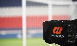 Une caméra du groupe Mediapro lors du match entre le PSG et Lyon, le 13 décembre au Parc des princes, Paris.