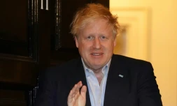 Photo distribuée par les services du Premier ministre britannique datant du 2 avril 2020 de Boris Johnson participant à une cérémonie pour remercier le personnel soignant britannique dans sa lutte contre le coronavirus
