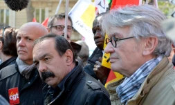 Le secrétaire général de la CGT Philippe Martinez (g) et de Force Ouvrière Jean-Claude Mailly (d), lors d'un défilé le 1er mai 2016 à Paris