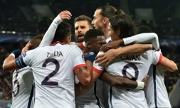 Les joueurs du PSG se congratulent après le but de Serge Aurier face au Shakhtar, le 30 septembre 2015 à Lviv