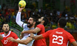 Le Français Nikola Karabatic face à la Tunisie, aux JO de Rio le 7 août 2016