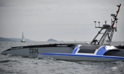 Le Mayflower 400 bateau totalement autonome vogue au large de Plymouth, le 27 avril 2021