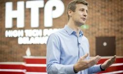 Andreï Dorine, chef de projet chez Qulix, une entreprise de développement informatique, lors d'une interview avec l'AFP à Minsk, le 27 janvier 2025 au Bélarus 