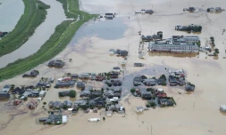 Vue aérienne d'inondations au Japon à Omachi, le 28 août 2019