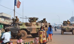 Soldats français en patrouille le 14 février 2016 à Bangui