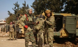 Des rebelles syriens soutenus par Ankara dans le village d'al-Mastouma, au sud de la ville d'Idleb, dans le nord-ouest de la Syrie, le 10 février 2020