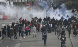 La police a fait usage de canons Ă eau et de gaz lacrymogĂšnes contre des manifestants venus Ă Nantes soutenir la ZAD de Notre-Dame-des-Landes le 14 avril 2018