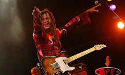 Vendredi 9 mai 2003 au théâtre de Saint-Gilles - Concert anniversaire des 20 ans de Baster - 
Thierry Gauliris dans ses oeuvres
