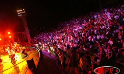 Vendredi 9 mai 2003 au théâtre de Saint-Gilles - Concert anniversaire des 20 ans de Baster - 
Le public n'a pas boudé son plaisir