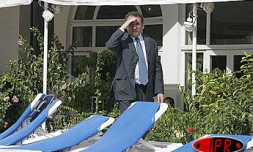 Samedi 29 mai 2004 - 

François Bayroux en visite à La Réunion pour deux jours à l'occasion des élections européennes du dimanche 13 juin 2004