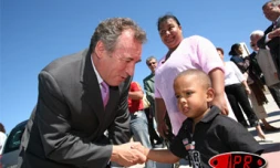 Samedi 26 août 2006 -

François Bayrou, chef de file de l'UDF, en visite aux Makes à Saint-Louis