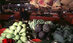 Pour les fruits et les légumes les Réunionnais sont  fidèles aux marchés forains qui se tiennent dans presque toutes les communes de l'île