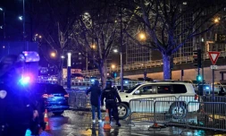 Le convoi transportant Mohamed Amra à son arrivée au tribunal de Paris le 25 février 2025