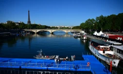 La plateforme flottante normalement utilisée pour la partie natation du triathlon, lors de l'épreuve test des JO-2024 finalement réduite à duathlon, le 20 août 2023 à Paris