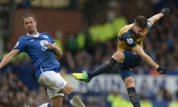 Olivier Giroud (à droite) lors du match Everton-Arsenal à Liverpool, le 19 mars 2016