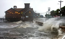La tempête tropicale Elsa s'abat sur Cedar Key, en Floride, le 7 juillet 2021