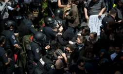 Incidents lors d'une manifestation devant l'hôtel Hyatt Regency le 29 avril 2016 à Burlingame