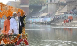Le président de la République française Emmanuel Macron et le Premier ministre Narendra Modi, lors d'une visite à Varanasi le 12 mars 2018