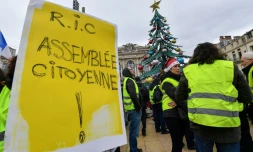 Un manifestant appelle à un RIC (référendum d'initiative citoyenne), à Montpellier, le 15 décembre 2018
