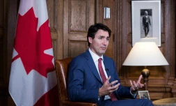 Le Premier ministre canadien Justin Trudeau répond à des journalistes de l'AFP le 9 mai 2018.