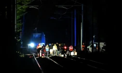 Des secouristes sur les lieux d'un déraillement de train transportant 186 passagers, le 11 septembre 2026 à Cléon, en Seine-Maritime
