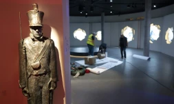 Des ouvriers mettent une dernière touche au musée Andersen le 20 juin 2021, avant l'inauguration, à Odense, au Danemark
