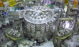 Photo non datée diffusée le 1er décembre 2023 par l'Institut national des sciences et technologies quantiques, montrant le JT-60SA, le plus grand réacteur à fusion nucléaire au monde, avant son inauguration à Naka, au Japon