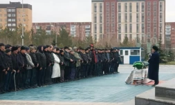 Les funérailles de mineurs tués dans un accident minier, le 30 octobre 2023 à Karaganda, au Kazakhstan