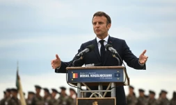 Le président Emmanuel Macron à la base aérienne de Constanta (Roumanie), le 15 juin 2022