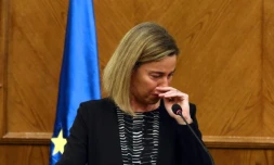 La chef de la diplomatie européenne Federica Mogherini pleure après avoir appris la nouvelle des attentats de Bruxelles pendant une conférence de presse conjointe avec le ministre jordanien des Affaires étrangères le 22 mars 2016 à Amman