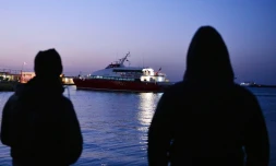 Des migrants au port grec de Chios, le 4 avril 2016