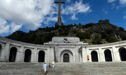 Des visiteurs au mausolée du général Franco, le 3 juillet 2018 dans la "Vallée de ceux qui sont tombés" (Valle de los caidos), à San Lorenzo, en Espagne