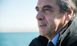 François Fillon, le candidat LR à la présidentielle, dans le port du Croisic dans l'ouest de la France en Loire-Atlantique, le 27 mars 2017