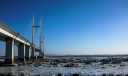 Un nouveau pont routier sur le fleuve Yalu, situé entre la ville nord-coréenne de Sinuiju et Dandong, dans la province chinoise du Liaoning (nord-est), le 11 janvier 2018