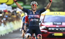 La joie du Danois Mads Pedersen, vainqueur de la 13e étape du Tour de France, disputée entre Le Bourg d'Oisans et Saint-Etienne, le 15 juillet 2022