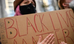 Des dizaines de milliers de personnes ont manifesté à Sydney, en Australie, en hommage à George Floyd et contre le racisme, y compris à l'encontre des Aborigènes, le 6 juin 2020