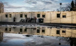 Des familles de Roms, le 23 décembre 2015 à Saint-Genis-les-Ollières, près de Lyon