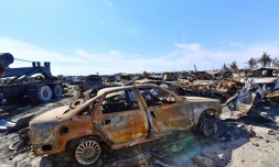 Des véhicules calcinés dans ce qui fut la dernière poche du groupe Etat islamique (EI) à Baghouz, dans l'est de la Syrie, le 23 mars 2019