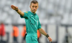 L'arbitre français Clément Turpin pendant le match de L1 Bordeaux - Guingamp le 6 décembre 2015 au Matmut Atlantique
