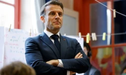 Le président Emmanuel Macron lors d'un déplacement dans une école à Paris le 5 avril 2024