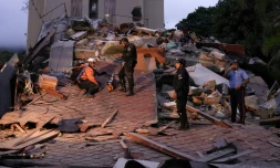 Un immeuble effondré à Caracas après un violent séisme, le 24 juin 2026