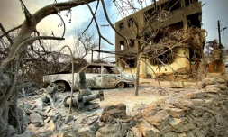 Une voiture et une maison brûlées près de la ville de Manavgat (Turquie), après un incendie, le 31 juillet 2021