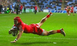 L'arrière sud-africain de Toulouse, Cheslin Kolbe, marque un essai lors du match de poules de la Coupe d'Europe face aux Wasps, à Coventry en Angleterre, le 8 décembre 2018