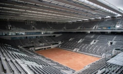 Le court central Philippe Chatrier de Roland-Garros rénové et doté d'une toiture, le 27 mai 2020, ne va accueillir que 1.000 spectateurs