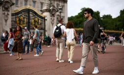 Diego Galdino, qui se filme en train de traquer les pickpockets, le 7 août 2025 à Londres 